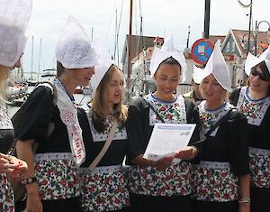 Inburgeringscursus & Foto in Volendams kostuum